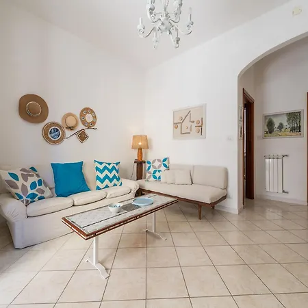 First-floor Just Steps From The Sea Apartman *