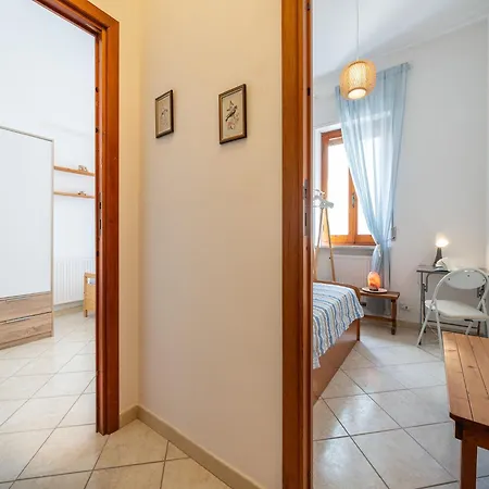 First-floor Just Steps From The Sea דירה *
