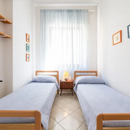 Apartman First-floor Just Steps From The Sea *